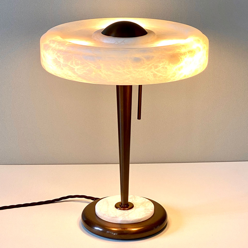 Benny Art-Deco table lamp with alabaster shade. Matlight. 