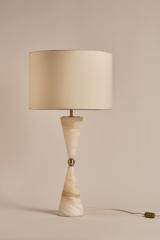 Hourglass table lamp in alabaster and brass Silhouette. Matlight. 