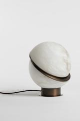 Offset Globe table lamp in patinated bronze. Matlight. 