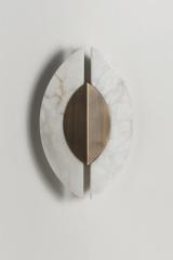 Alabaster and bronze wall lamp Shields. Matlight. 