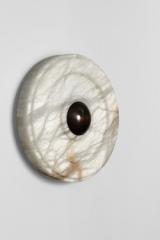 Circle round wall lamp in alabaster and bronze. Matlight. 