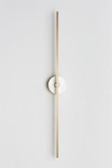 Grand Stick large contemporary wall light in satin-finish brass and alabaster. Matlight. 