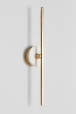 Minimalist wall lamp in brass and white marble. Matlight. 