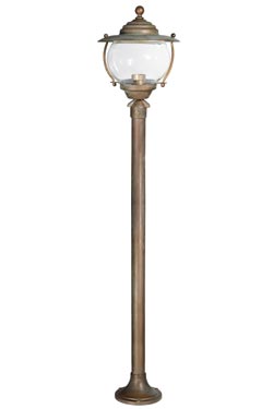 Aged brass garden lamp post. Moretti Luce. 