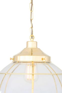 Henlow suspension avec globe de verre opale et cage dorée. Mullan. 