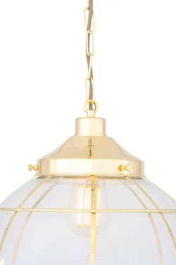 Henlow suspension avec globe de verre opale et cage dorée. Mullan. 