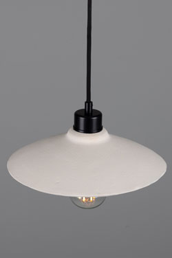 Wall lamp in grooved white ceramic and black metal Pyrus. Mullan. 