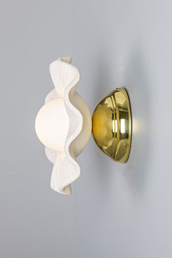 Wavy and grooved ceramic round wall light Rivale. Mullan. 