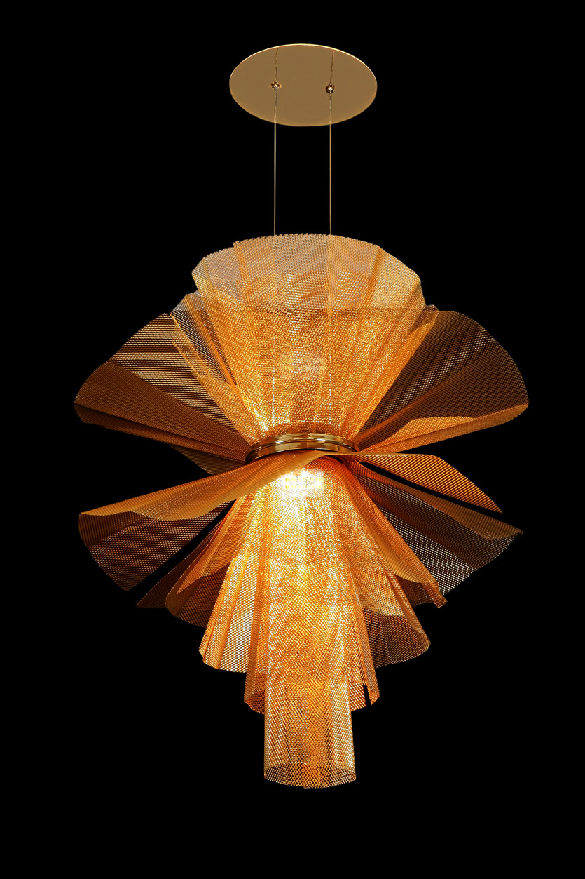 Lustre contemporain en voilage métallique or 24K Messier. Myo. Lustre contemporain en voilage métallique or 24K Messier. Myo.