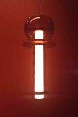 Suspension verticale en cristal bordeaux Venus. Myo. 