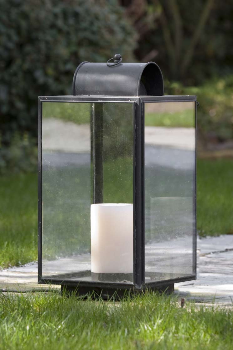 https://www.vraimentbeau.com/images/nautic-by-tekna/penrose-lampe-de-jardin-bougie-tendance-metal-noir-design-exterieur-11060161R.jpg