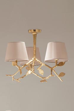 Flora 3-light chandelier in gilded bronze. Objet insolite. 