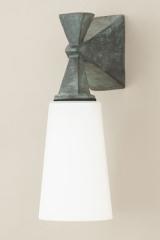 Axel classic outdoor wall lamp with grey-green patina. Objet insolite. Axel classic outdoor wall lamp with grey-green patina. Objet insolite.