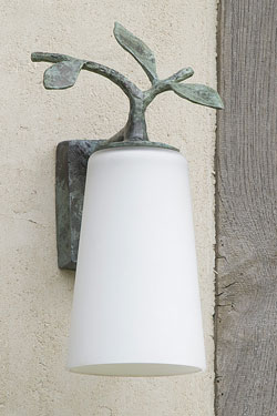 Dolce outdoor wall lamp green-grey in bronze. Objet insolite. 