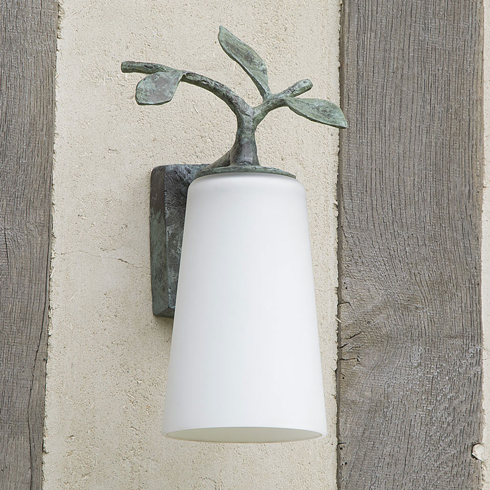 Dolce outdoor wall lamp green-grey in bronze. Objet insolite. 