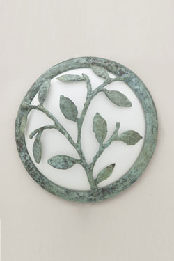 Eden outdoor wall lamp with plant motif. Objet insolite. 