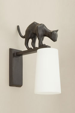 Lola outdoor wall lamp lantern cat in black bronze. Objet insolite. 