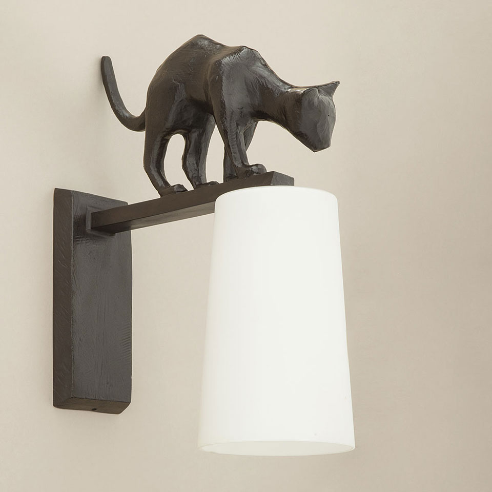 Lola outdoor wall lamp lantern cat in black bronze. Objet insolite. 