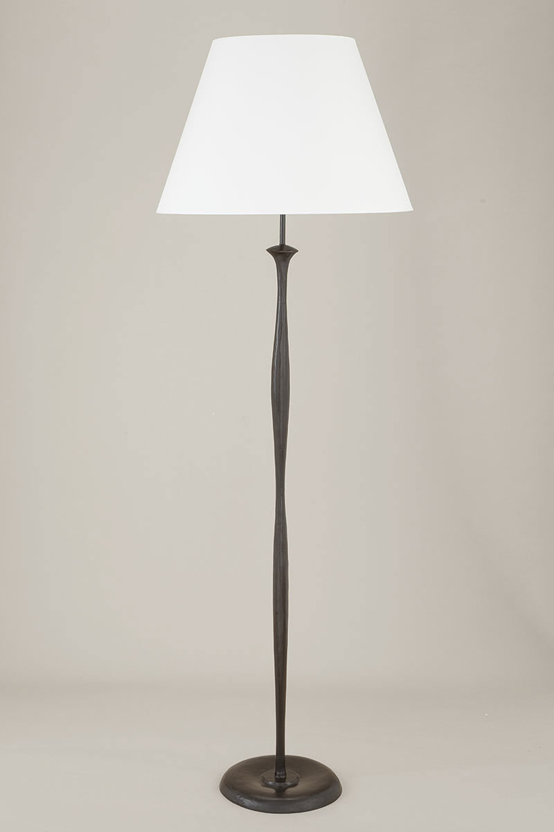 Dora classic floor lamp with patina bronze finish. Objet insolite. 