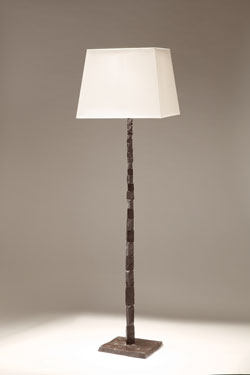 Solid bronze black patina floor lamp Fragile. Objet insolite. 