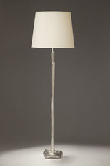 Lampadaire Cubist nickel satiné et abat-jour blanc. Objet insolite. Lampadaire Cubist nickel satiné et abat-jour blanc. Objet insolite.