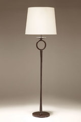 Lampadaire en bronze massif anneau sur le pied Diego. Objet insolite. Lampadaire en bronze massif anneau sur le pied Diego. Objet insolite.