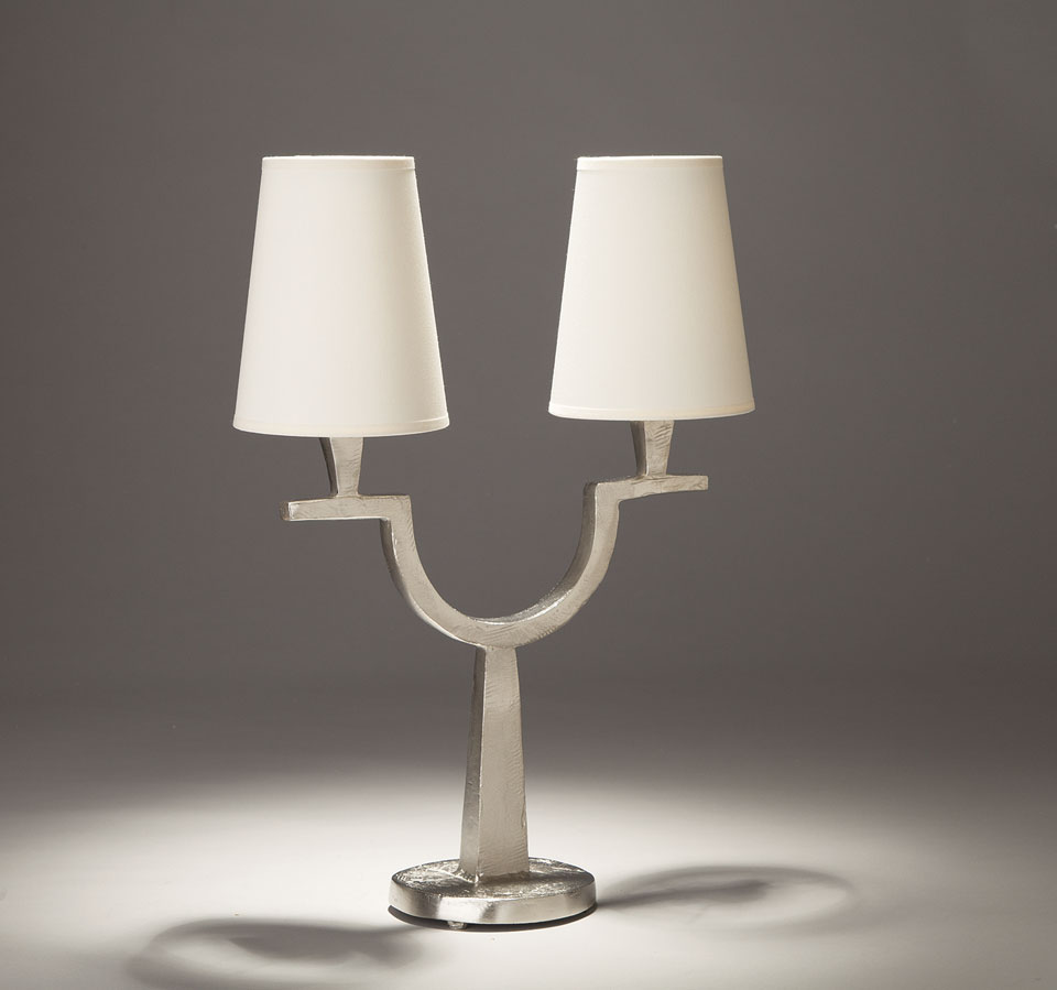 Lampe de table en bronze nickel satiné 2 lumières Perceval. Objet insolite. 