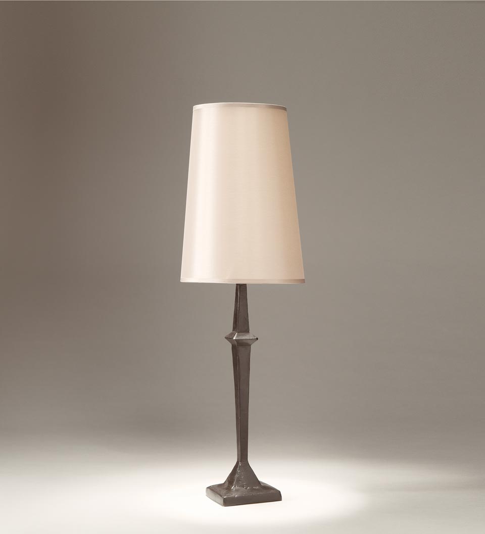 Adam thin table lamp in patinated black bronze. Objet insolite. 
