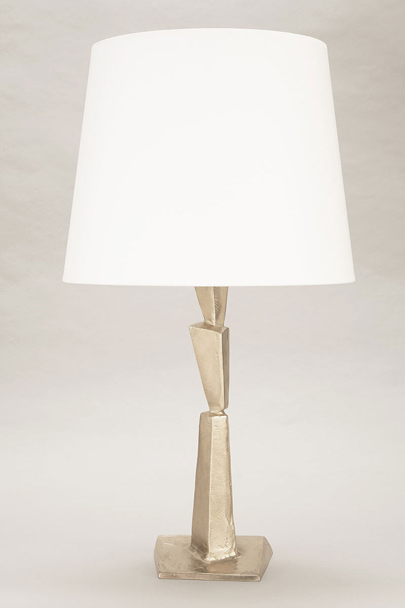 Cubist table lamp in silver plated bronze. Objet insolite. 