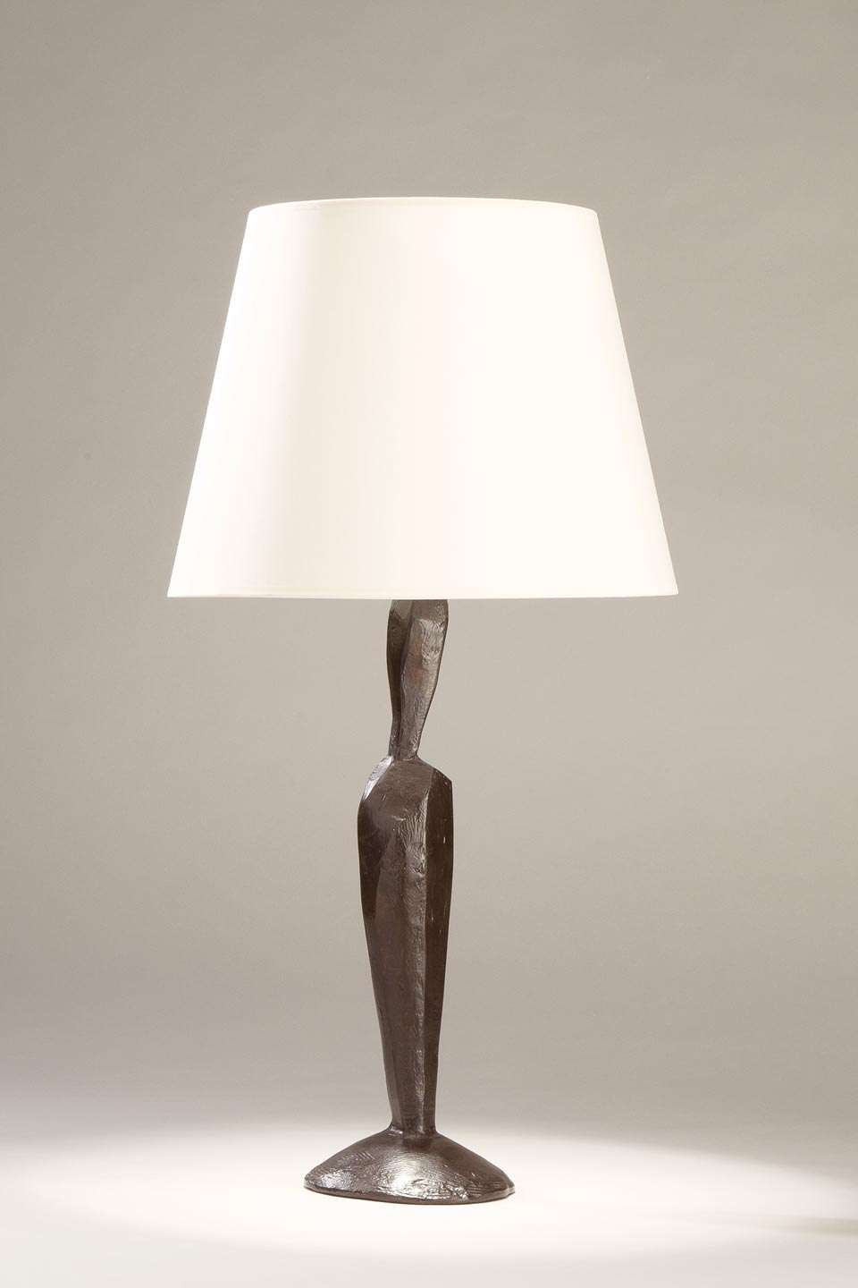 Jude black patinated bronze mineral table lamp. Objet insolite. 