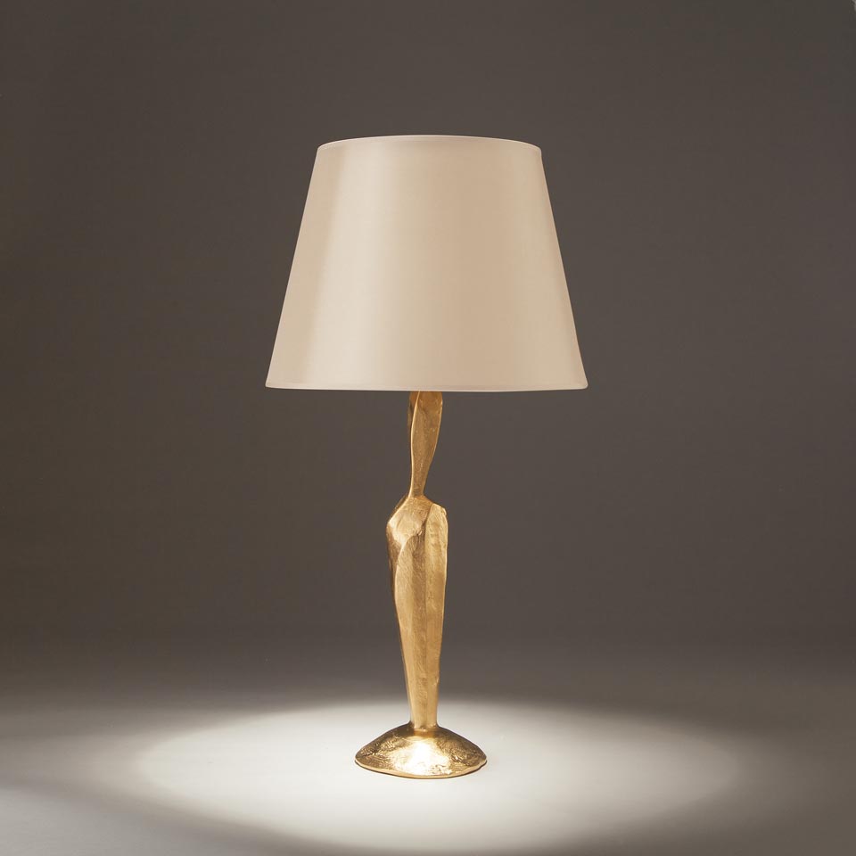 Jude table lamp in gilded bronze. Objet insolite. 