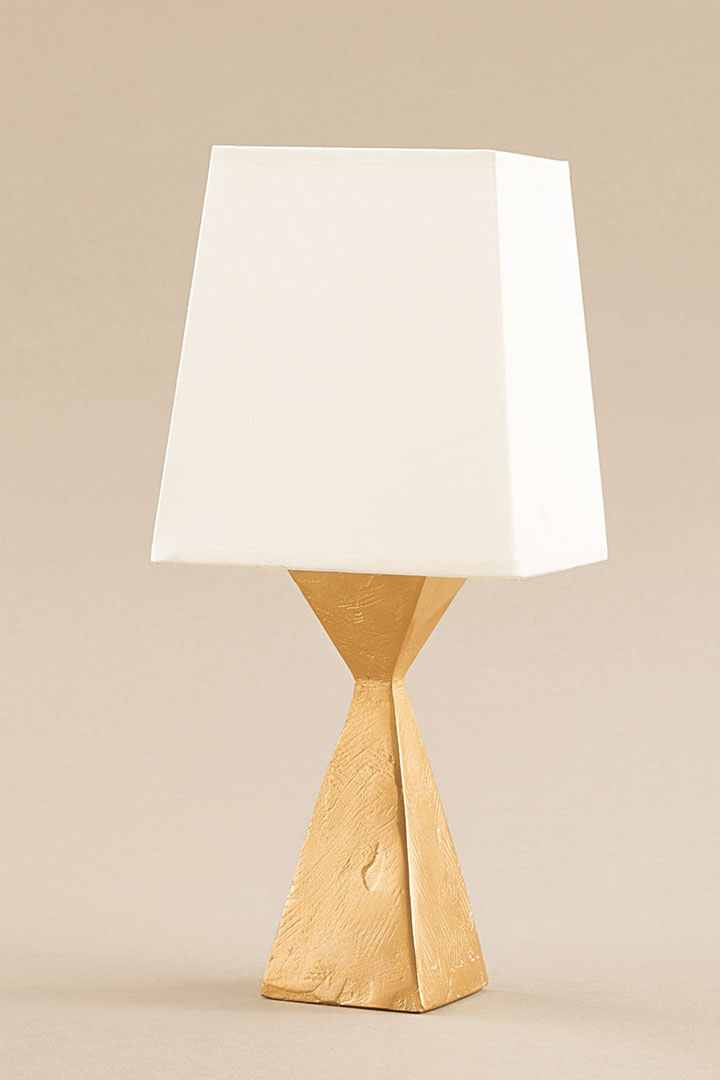Pablito small geometric table lamp in gilt bronze. Objet insolite. 
