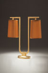 U-shaped table lamp, 2 caramel taffeta lampshades Gustave . Objet insolite. 