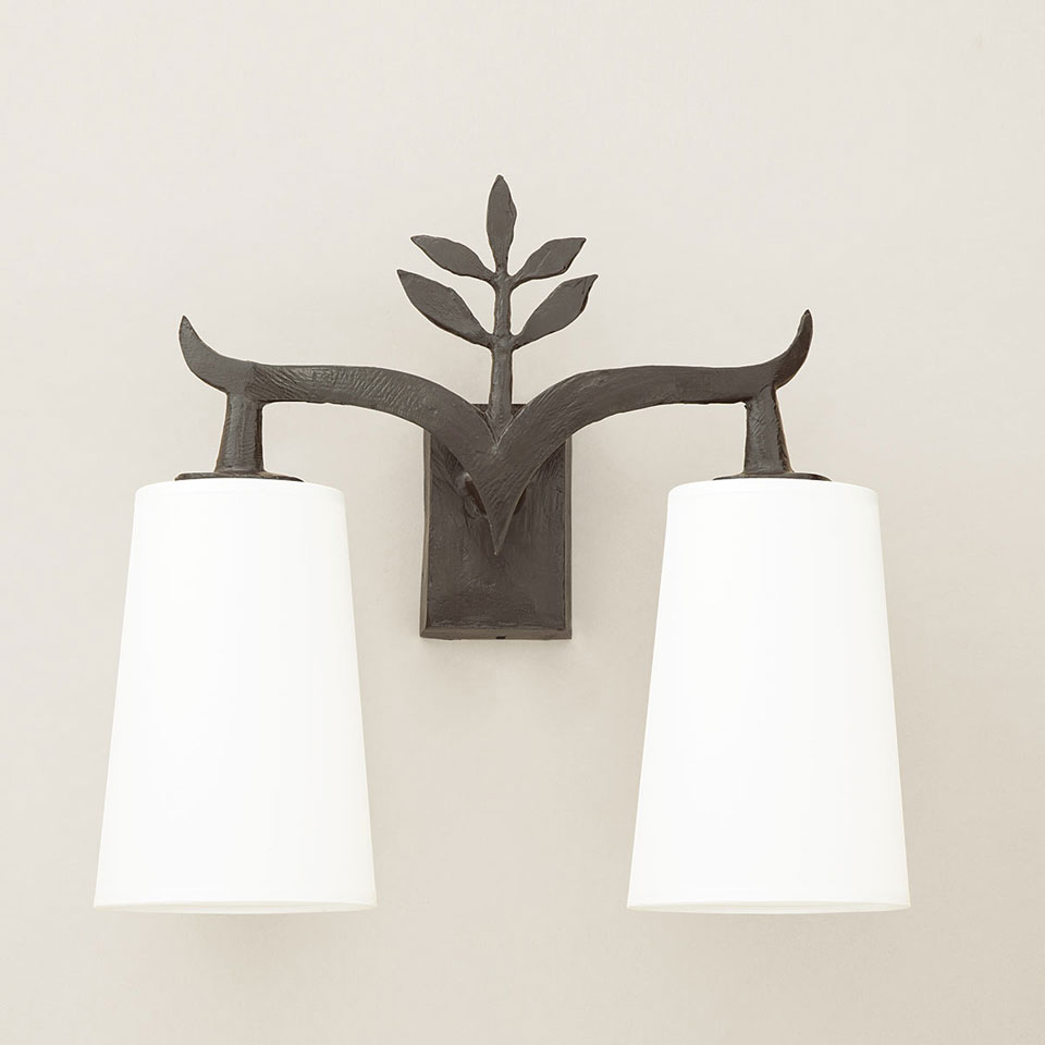 Alia classic antique wall lamp with white shade. Objet insolite. 