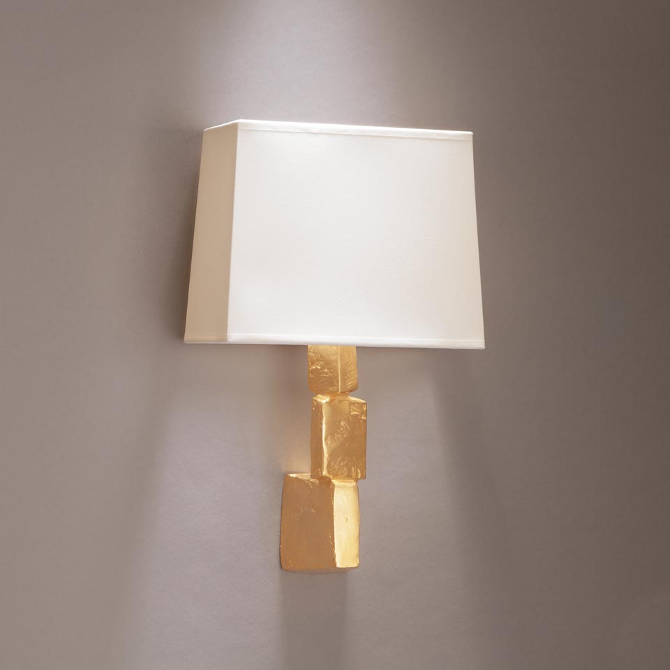 Fragile wall light with stack of gilded bronze stones. Objet insolite. 