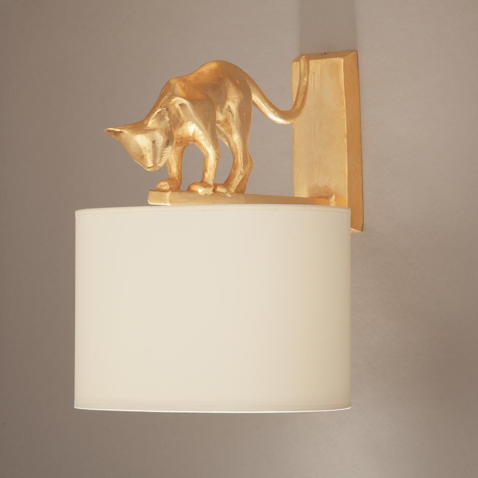 Lili cat wall lamp in gilded bronze. Objet insolite. 