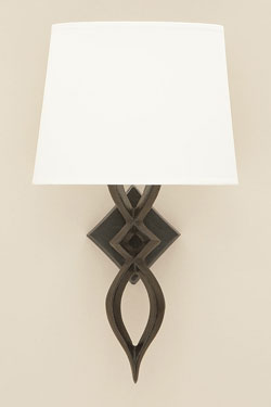 Mona wall lamp, classic design in patinated bronze. Objet insolite. 