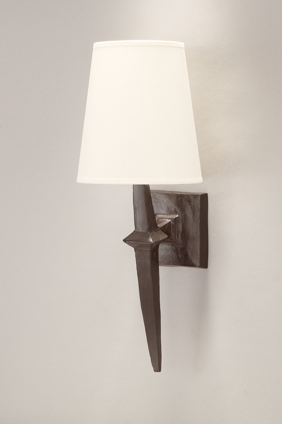 Patined black wall lamp with white lampshade Adam. Objet insolite. 