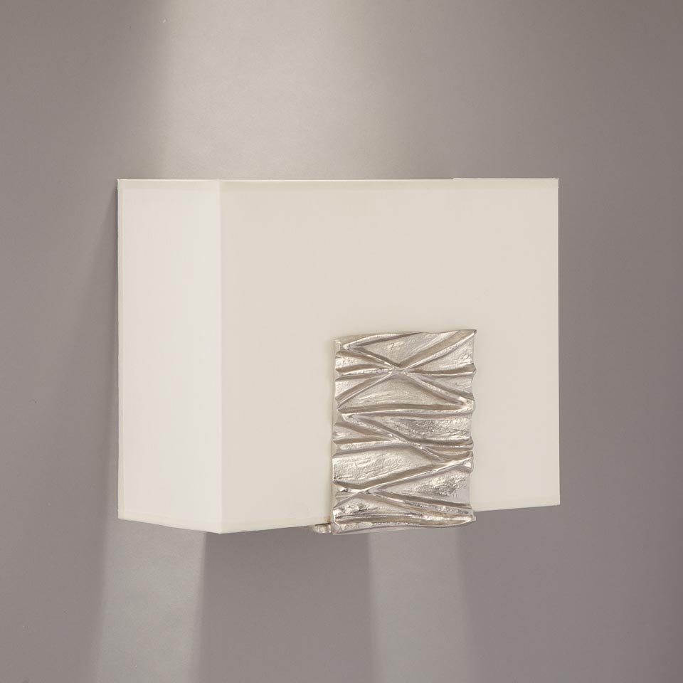 Zen geometric wall lamp in satin nickel finish. Objet insolite. 