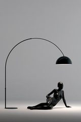 Grand lampadaire Glow noir en acrylique brillant. Paulo Coelho. Grand lampadaire Glow noir en acrylique brillant. Paulo Coelho.