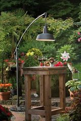 Lampadaire contemporain en fer forgé. Robers. Lampadaire contemporain en fer forgé. Robers.