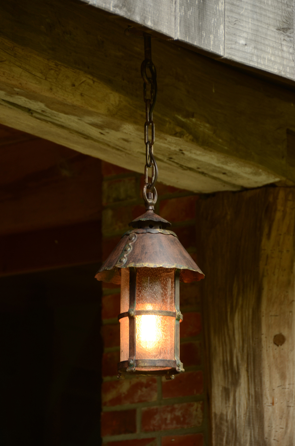 Grande lanterne extérieur en applique à chapeau conique - Fabriqué