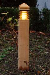 Lighthouse balise de jardin teck et bronze section carrée 40cm. Royal Botania. Lighthouse balise de jardin teck et bronze section carrée 40cm. Royal Botania.