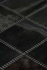 Tapis en peau Buenos Aires noir coutures cuir argent 120x180. Santelmo. Tapis en peau Buenos Aires noir coutures cuir argent 120x180. Santelmo.