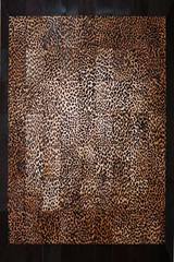 Tapis en peau motif léopard La Habana 120x200. Santelmo. Tapis en peau motif léopard La Habana 120x200. Santelmo.