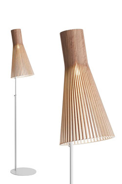 Lampadaire à abat-jour conique en bois, bouleau naturel. Secto Design. 