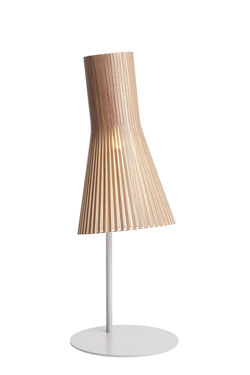 Lampe de table en bois et stratifié noir. Secto Design. 