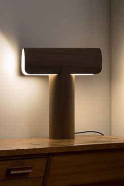 Teelo lampe de table en bouleau naturel. Secto Design. 