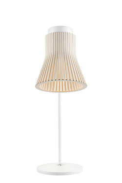 Lampe de bureau de la collection Petite blanche et bouleau. Secto Design. 