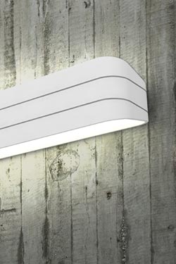 Trocadéro 30 wall lamp in natural plaster white ribbed folded bandeau 30cm. Sedap. 